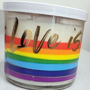 🆕️Bath & Body Works PRIDE Rainbow Striped Candle🌈
